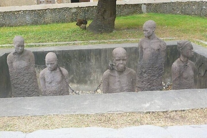 Tour histórico de Stone Town a pie con traslados – Zanzíbar