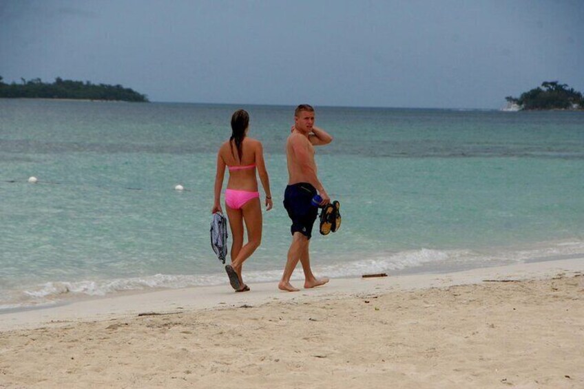 Ocho Rios Blue Hole and Beach with Stops for Lunch and Shopping