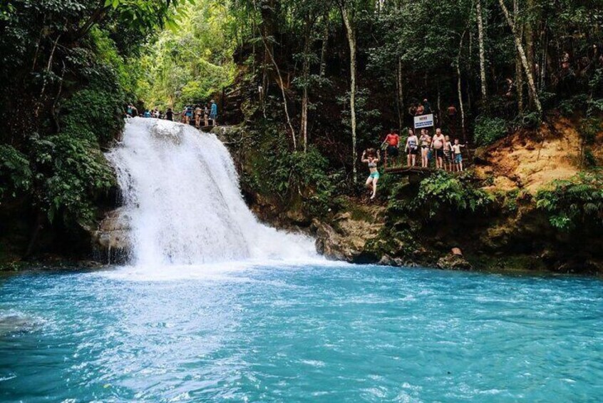 Ocho Rios Blue Hole and Beach with Stops for Lunch and Shopping