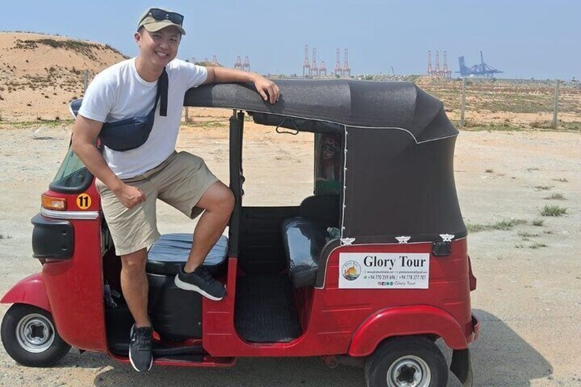 Colombo TukTuk Ride and Dine Traditional Food Tour