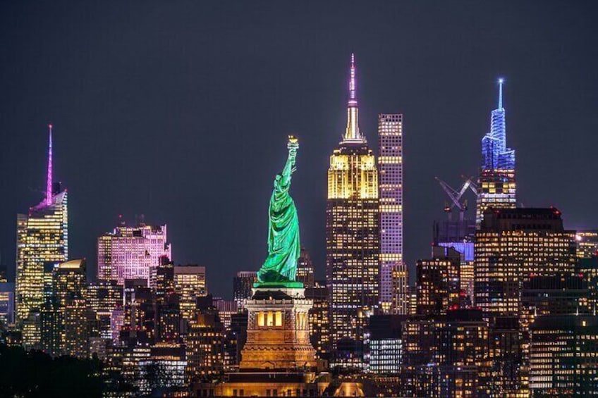 3 Hour NYC Luxury Bus Night Highlights Tour