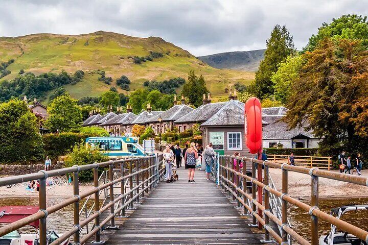 Luss & Loch Lomond – Begin your journey with a stop in the charming village of Luss, nestled on the banks of Loch Lomond, Scotland’s largest freshwater loch.
