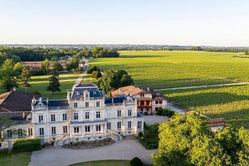 Médoc Wine Route Private Guided Day Tour with Luxury Picnic