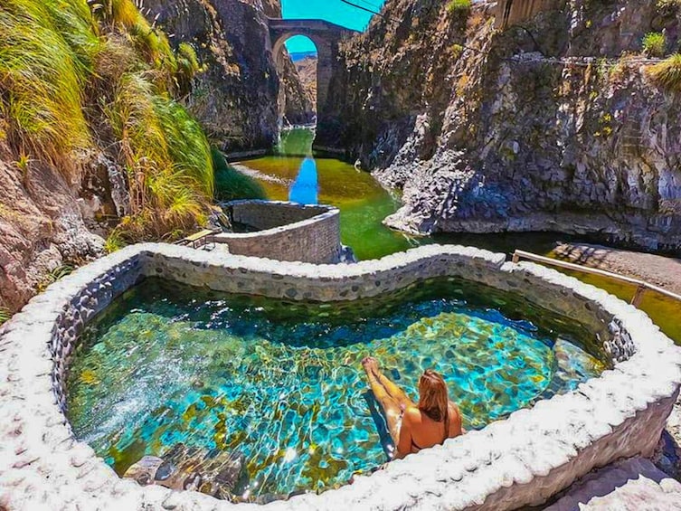 Arequipa: Tour Colca Canyon 2 Days Classic overnight in Chivay