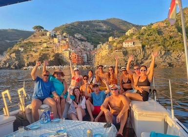 Cinque Terre: Sunset Boat Tour on Traditional Ligurian Gozzo