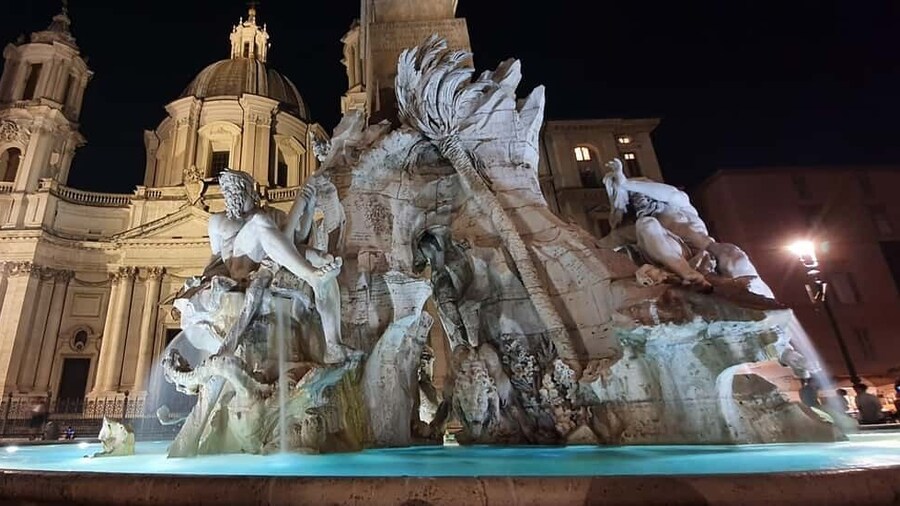 Rome: Trevi Fountain & Other Highlights Guided Tour at Night