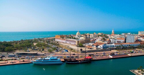 Cartagena: Old Town and Golden Bay Private Tour