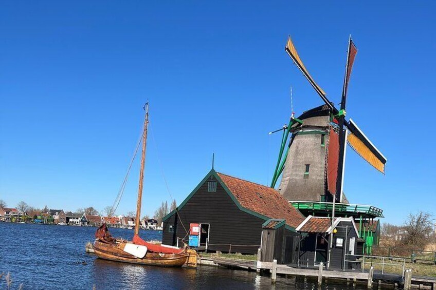 Amsterdam: Private Tour Windmills, Castle and Volendam