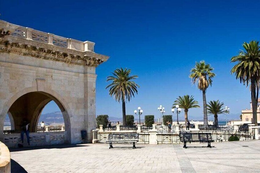 Historical and Gourmet Walking Tour in Cagliari from Cruise Port
