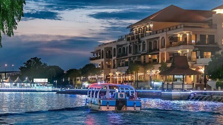 Malacca river cruise at night