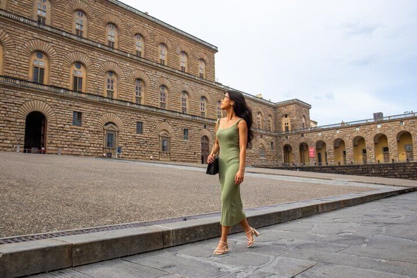 Private Photo Shooting walking Tour with a local around Florence