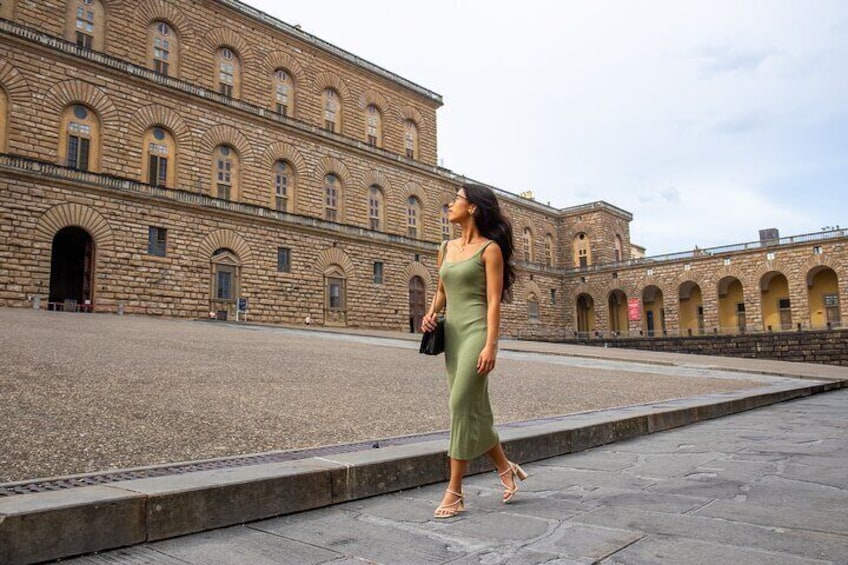 Private Photo Shooting walking Tour with a local around Florence