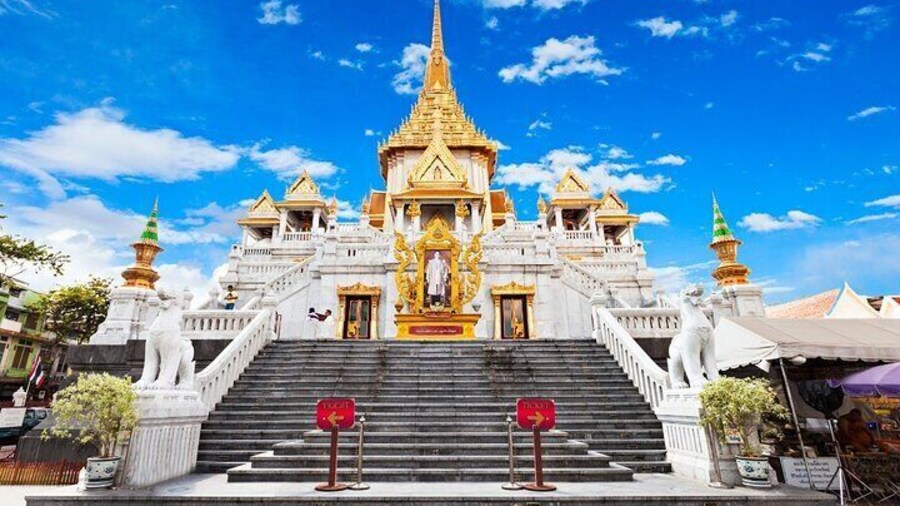 Bangkok Wat Ratchanatdaram Golden Mount and Wat Trai Mit