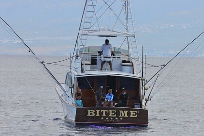 Viaggio di pesca di lusso in mare profondo di Kona Hawaii su Bite Me 5
