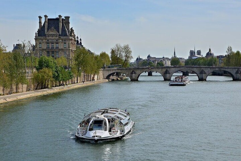 Paris Sainte-Chapelle Entry & 24H Batobus Hop-On Hop-Off Cruise