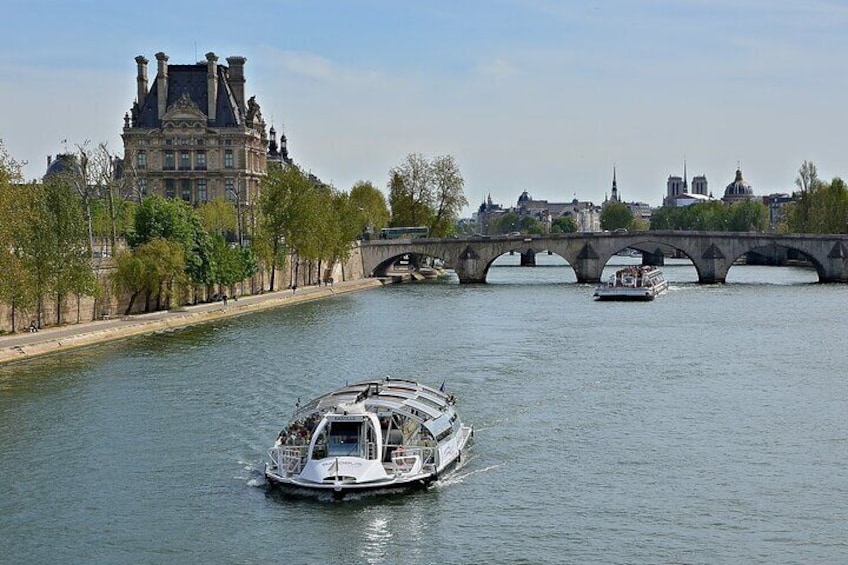Paris Sainte-Chapelle Entry & 24H Batobus Hop-On Hop-Off Cruise