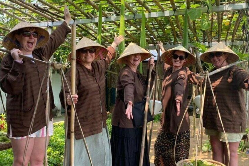 Explore Tra Que Vegetable Farm in Bicycle Tour