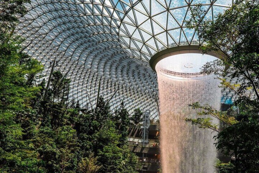 Jewel Rain Vortex, Singapore Changi Airport (Photo by Palu Malerba, pexels.com)