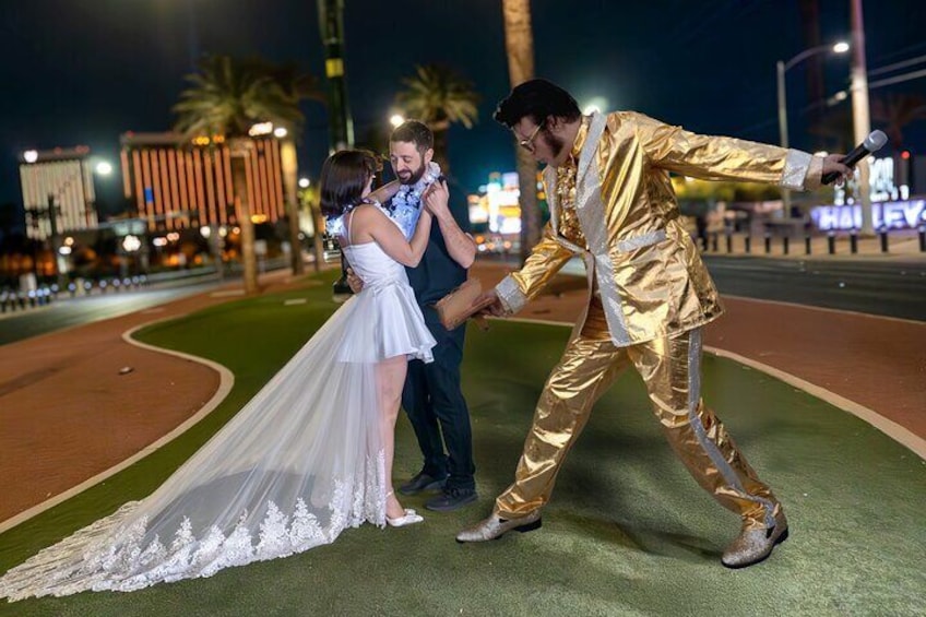 Wedding King of Las Vegas Performing a Gold Elvis Singing First Dance Song