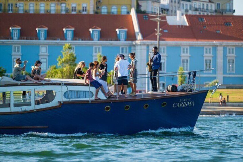Classic Yacht Sunset group tour in Lisbon with welcome drink