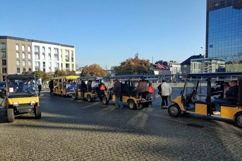 Krakow: River Cruise and in the Footsteps of Jewish Heritage Tour in a Golf Cart