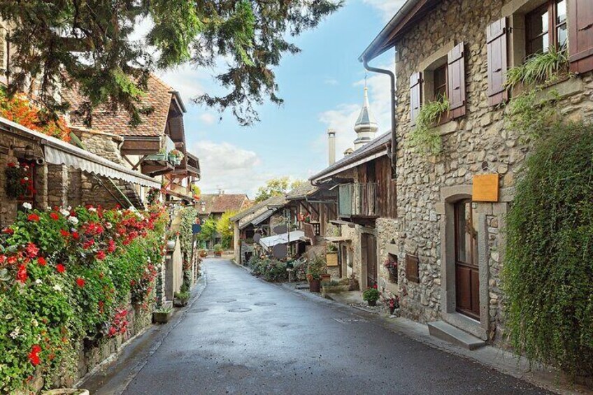 Private day trip from Geneva to Yvoire, English Speaking Driver