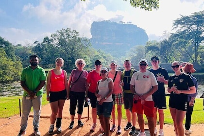Sigiriya Rock Fortress and Dambulla Cave Tour 帶午餐(團體)