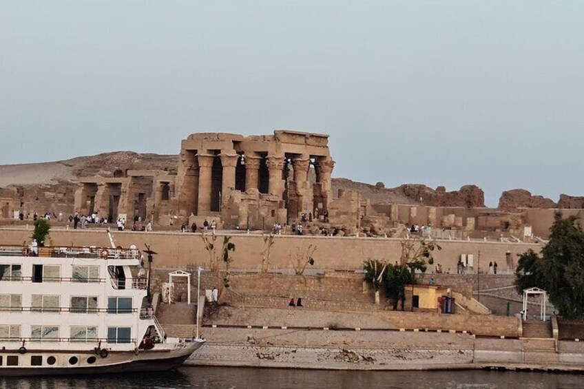 Aswan to Luxor: Ancient Wonders Tour with Kom Ombo Temple Stop