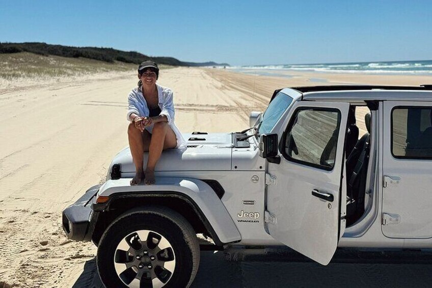 Teewah Beach, 4WD Jeep