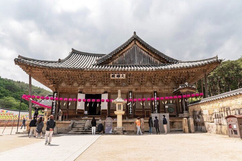 Tongdosa Buddhist Temple - UNESCO
Most holy temple in Korea