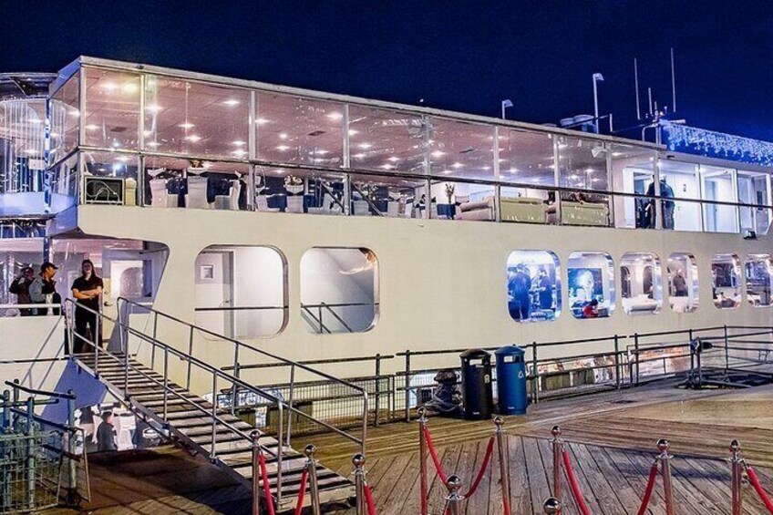 New York City Dinner Cruise on Luxury Yacht with Live Music