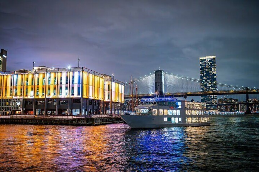 New York City Dinner Cruise on Luxury Yacht with Live Music