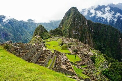Sacred Valley and Machu Picchu 2-Day Tour from Cusco