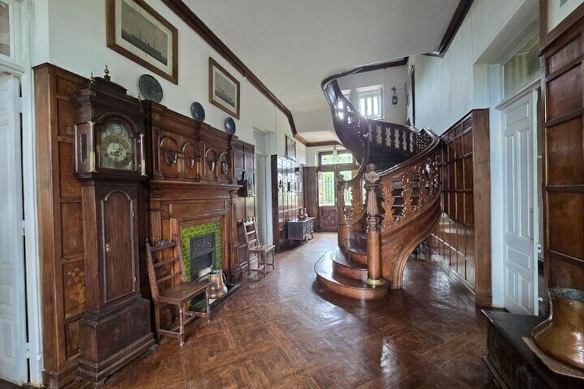 Visit to the mansion of the Duke of Almodóvar del Río in Comillas