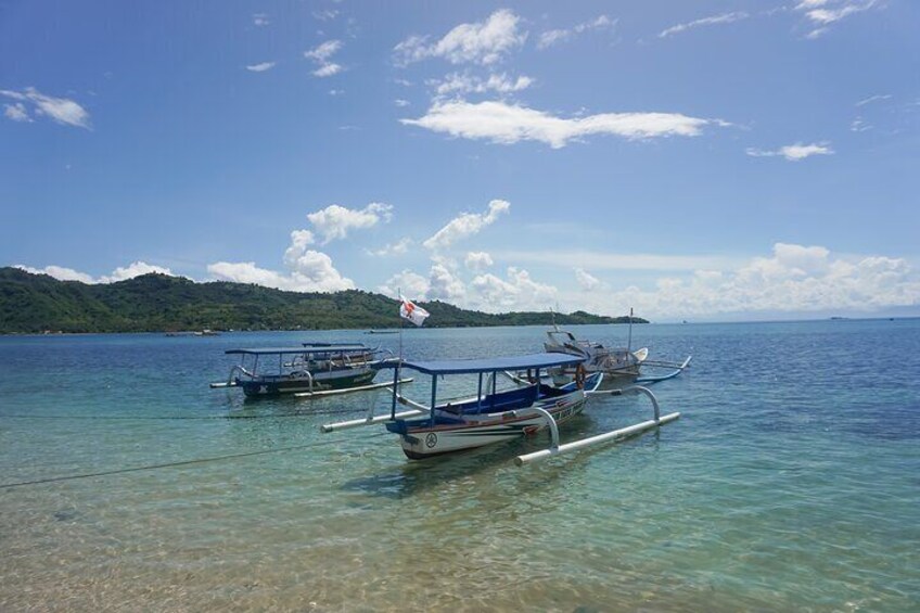 Glass bottom Boat Gili Nanggu
