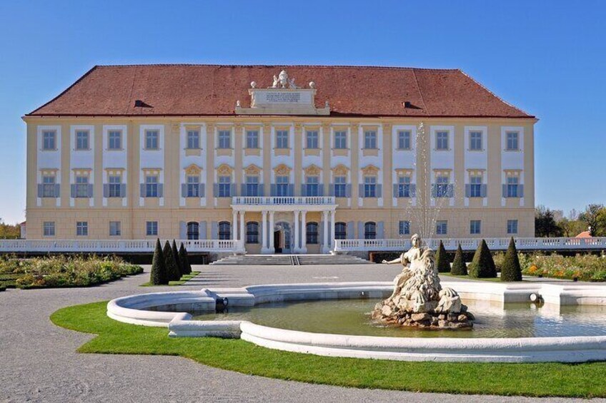 Private Vienna Tour Schloss Hof Skip-the-line and Transport