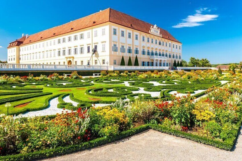 Private Vienna Tour Schloss Hof Skip-the-line and Transport