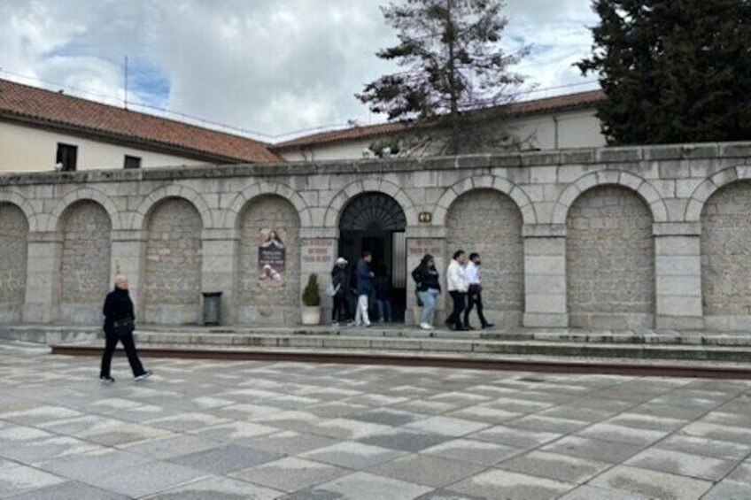 Avila Half Day Private Minivan Tour from Madrid