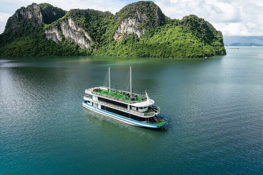 Carnival Cruises Halong Bay: 5-Star Day Cruise, Caves, Kayak & Lunch