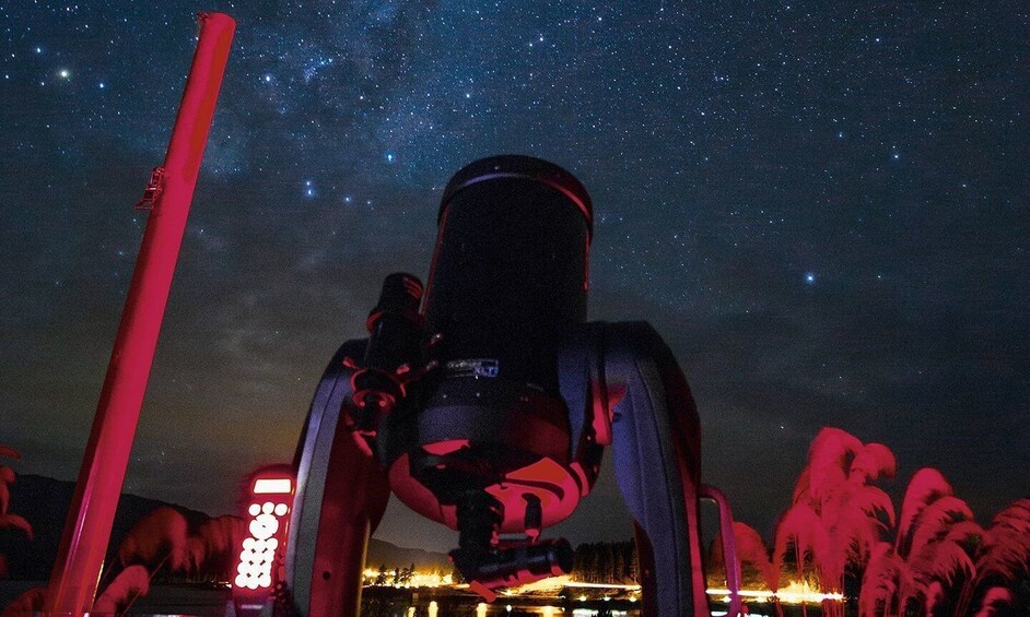 Picture 1 for Activity Lake Tekapo: 1.5-Hour Hot Pools & Stargazing Experience