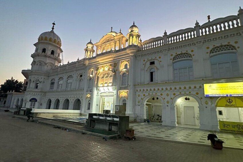 Nankana Sahib Gurdwara Janam Asthan Pilgrimage Day Trip