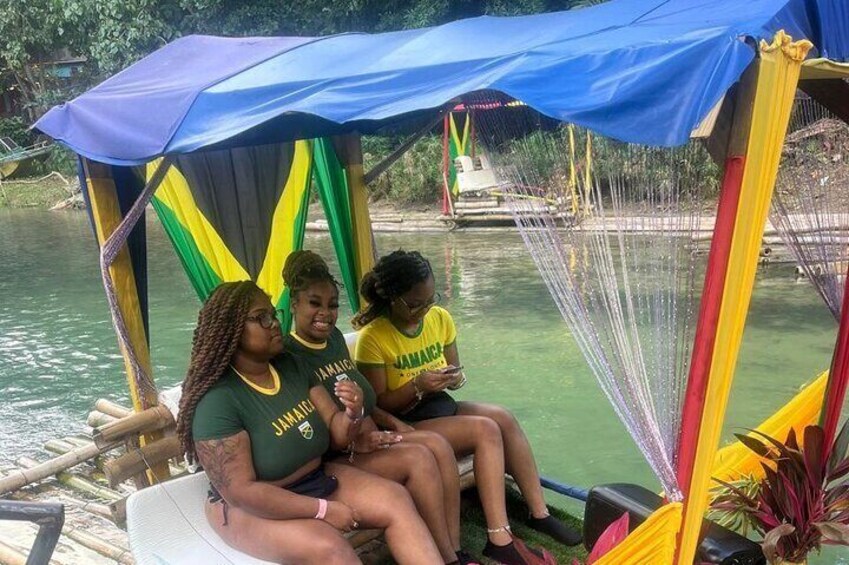 Bamboo River Rafting in Ocho Rios Jamaica .
