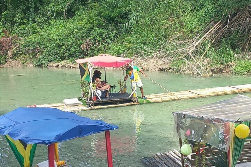 Bamboo River Rafting in Ocho Rios Jamaica .