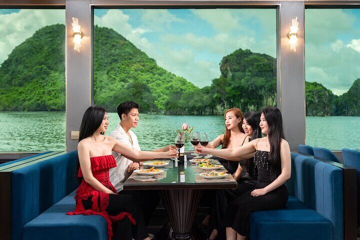 Halong Bay Cruise Tour: Kayak, Explore Caves, Enjoy Lunch &amp; Party