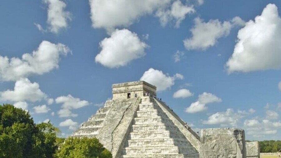 Chichen Itza Full Day Tour with Cenote and Valladolid from Cancun
