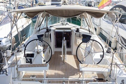 Yate a vela privado por la Bahía de Palma y calas cercanas