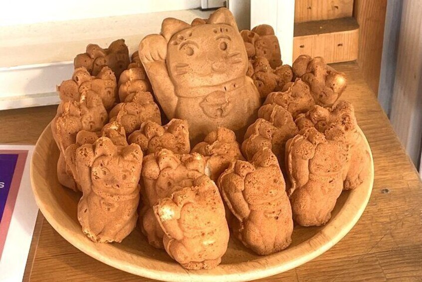 PM Tokyo Gotokuji Cat Temple Shinjuku Cat Cafe and 3D Cat Tour