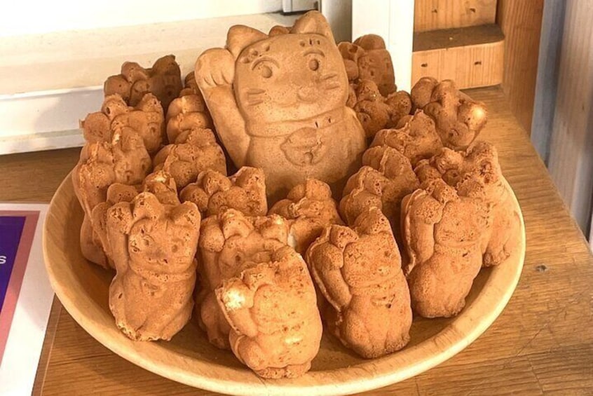 PM Tokyo Gotokuji Cat Temple Shinjuku Cat Cafe and 3D Cat Tour