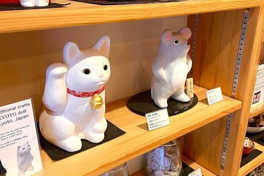 PM Tokyo Gotokuji Cat Temple Shinjuku Cat Cafe and 3D Cat Tour