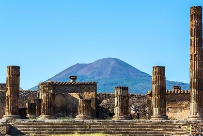 Pompeii from Salerno with Theme Lunch and Tickets Included
